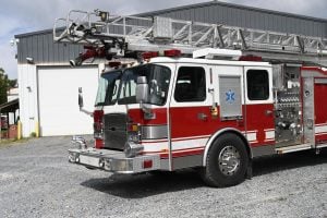 2005 E-One 75′ HP Aluminum Aerial Quint