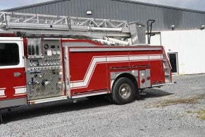 2005 E-One 75′ HP Aluminum Aerial Quint