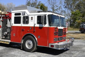 2004 Seagrave 1500/1000 Rescue pumper with light tower