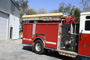 2004 Seagrave 1500/1000 Rescue pumper with light tower
