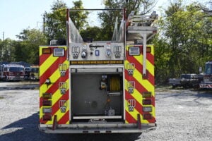 2004 Seagrave 1500/1000 Rescue pumper with light tower