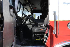 2004 Seagrave 1500/1000 Rescue pumper with light tower
