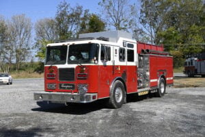 2004 Seagrave 1500/1000 Rescue pumper with light tower