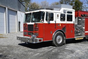 2004 Seagrave 1500/1000 Rescue pumper with light tower
