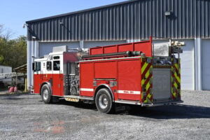 2004 Seagrave 1500/1000 Rescue pumper with light tower