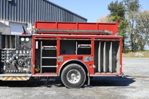 2004 Seagrave 1500/1000 Rescue pumper with light tower