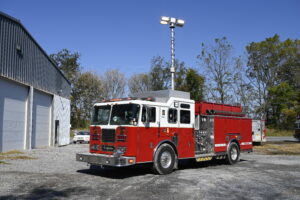 2004 Seagrave 1500/1000 Rescue pumper with light tower